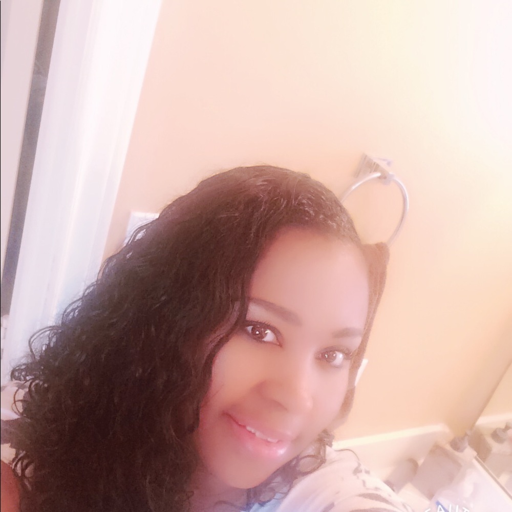 Meet your Posher, Yolanda